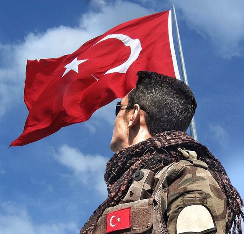 sblsnmz19's tweet photo. Türk ordusu "Allah'ın ordusu", Türk bayrağı mukaddes ay ve yıldızı ile yüce İslam'ın ve al rengi ile Allah için can veren şühedanın kanlarının ifadesidir.

Seyyid Ahmet Arvasi
 (Türk İslam Ülküsü s.195) https://t.co/7fVXSsOyhV
