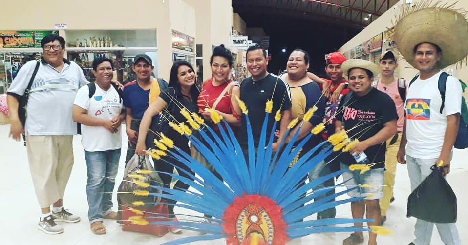 KeikoMoxitania's tweet photo. Delegación #Beni rumbo a la VI Cumbre y Marcha Nacional de la #COALIBOL #TARIJA2019 😍😍
#FundaciónBaker
#ColectivoAmazonicoDeRiberaltaLGBTI
#OrgDeMujeresTransDelBeni
#TransFeminismoBol
#CoaliciónBolivianaDeColectivosLGBTI https://t.co/OCGpub6R3Z