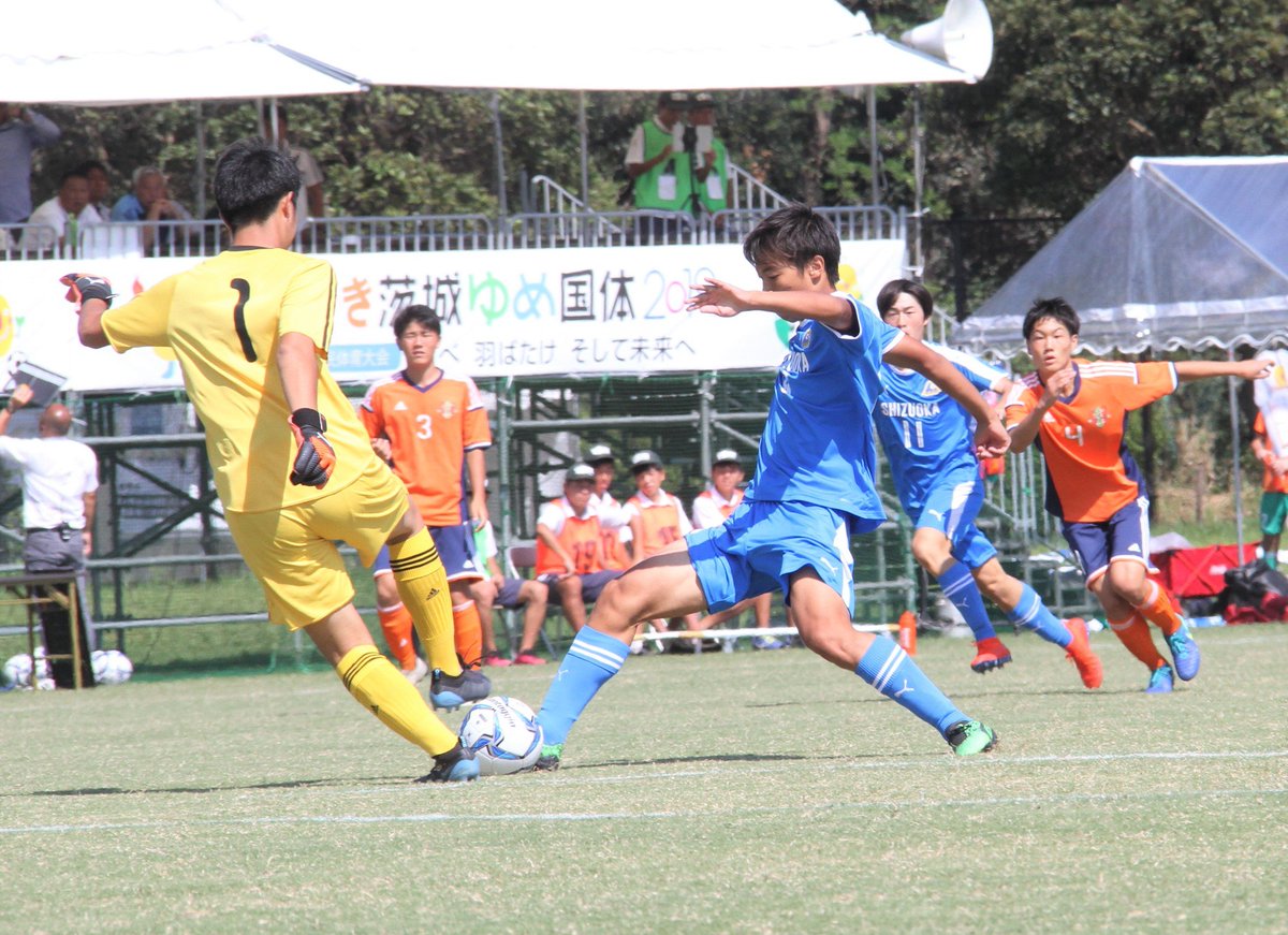 スポーツ報知 静岡支局 على تويتر 茨城国体 の サッカー少年男子 の準決勝が行われ 静岡県選抜 が山口に6 1で大勝 開始早々に千葉寛汰選手が相手gkからボールを奪って4試合連続となるゴールを決めました 8年ぶりの優勝に王手です とりあえず速報でした