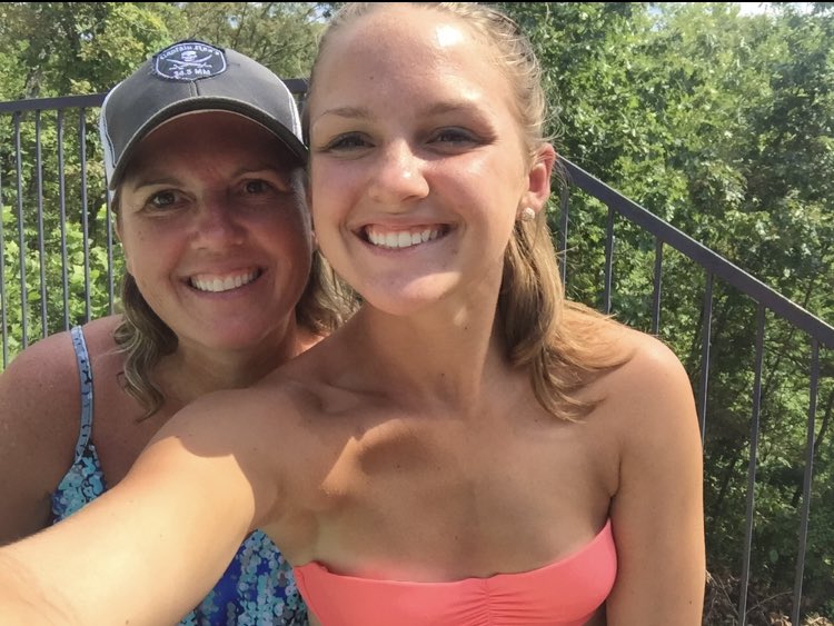 MyrandaStarner's tweet photo. One last reminder to tell my beautiful and brilliant Momma Happy Birthday! I love you! ❤️ @lastarner https://t.co/59PB8lY7e8