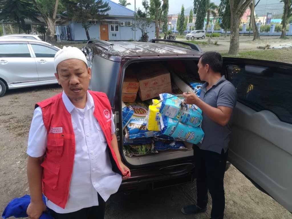 NRajadaeng's tweet photo. Para Relawan Indonesia Mendistribusikan Bantuan Logistik di Wamena dan Sentani Jayapura Papua https://t.co/T4MJmcNyRy https://t.co/StUitjBxUi