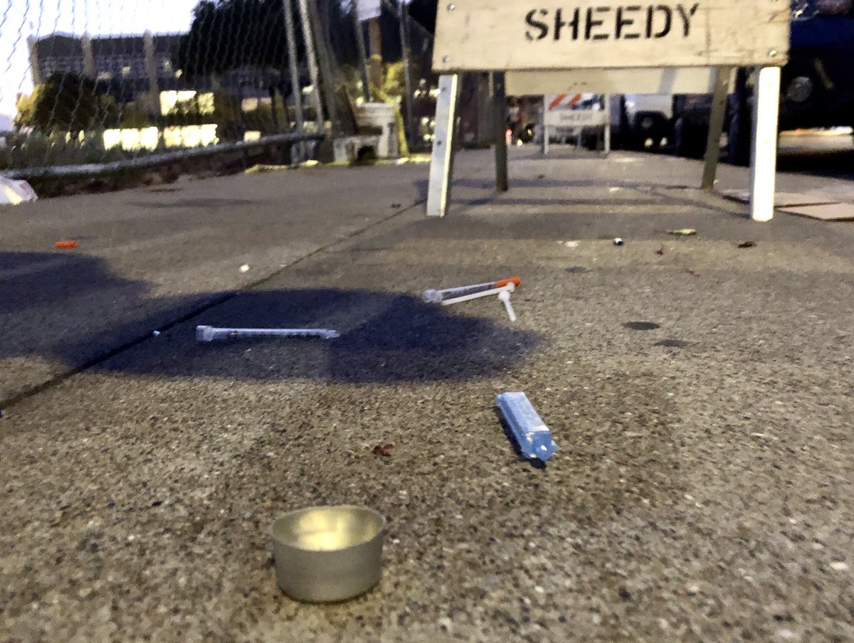 CleanUpWestSoma's tweet photo. More & More & More Needles line our sidewalks of SoMa!
These are feet away from @PRC_sf, non profit that partially helps people recovering from addiction.
Guess where the dealers are?
All around @PRC_sf
Needles near 757 Natoma 8-9th south sidewalk @SF311
#drugsofSF https://t.co/tqsMS0plAQ