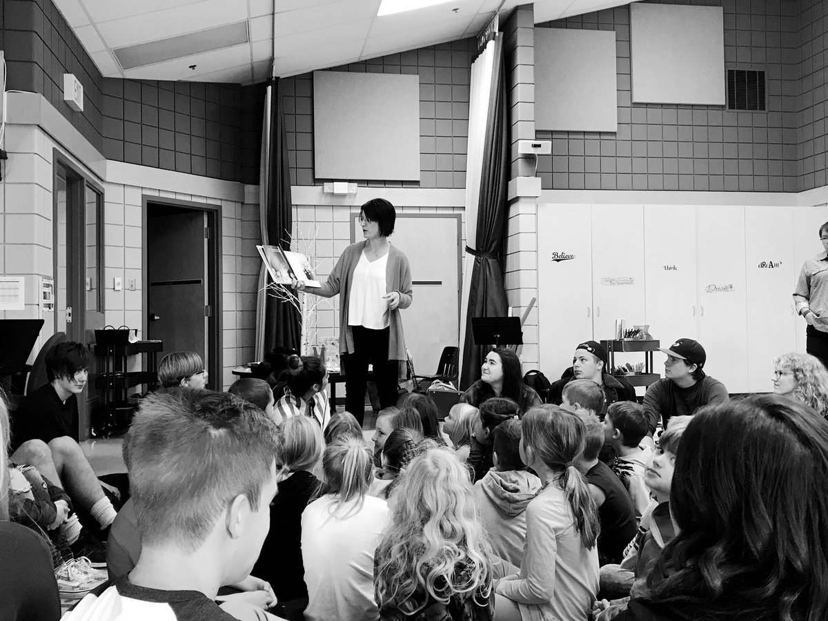 ourstoryroom113's tweet photo. ✨🎶The magic of the beginning of a new journey....our first music collaboration of the year with our grade 11 &amp; 12 buddies from @GHS_Band  Creating art to capture “what makes a musician...” 🎶✨❤️ we were so happy to see so many familiar faces from last year! @musicatSSES https://t.co/CjviBNtdOM