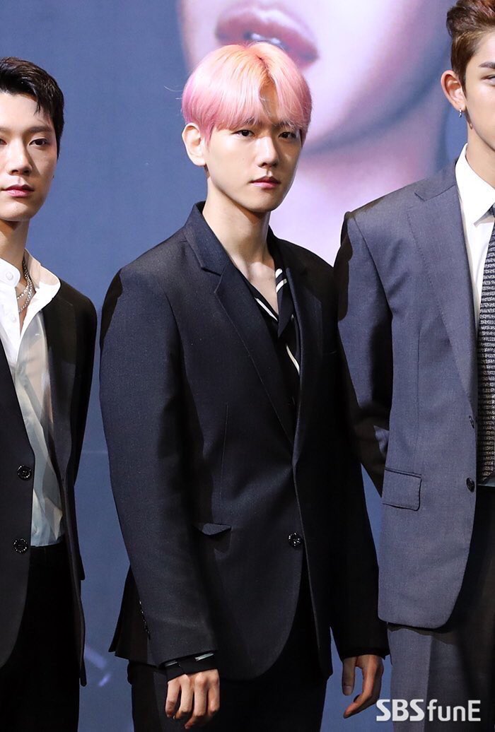 suchanya_fah's tweet photo. หล่อมากคะ😆💗🤟🏻 #BAEKHYUHN https://t.co/DQlyar2cnl
