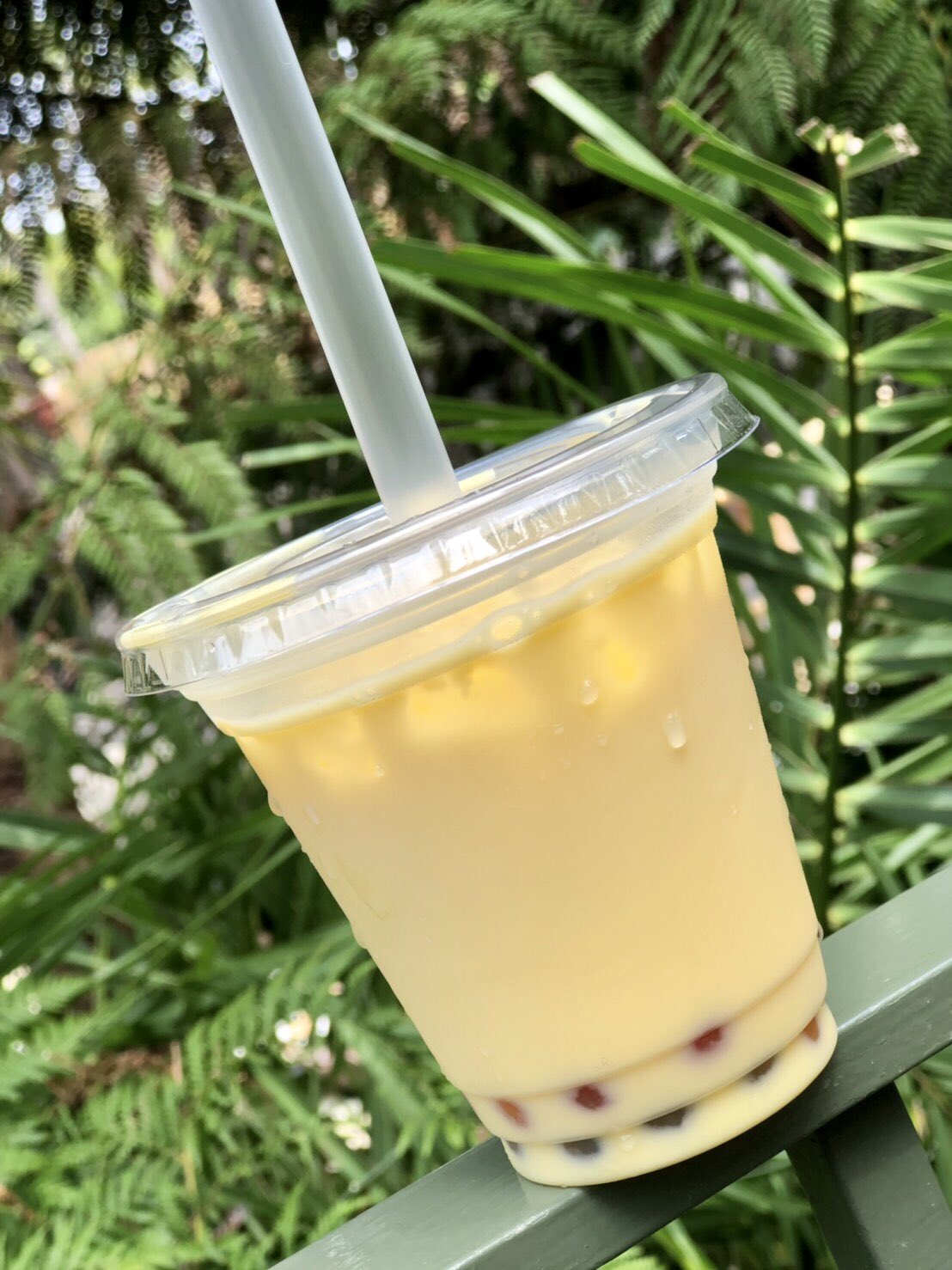 ハワイアンディズニー フード ディズニーランド カラフルなタピオカが可愛らしい タピオカマンゴードリンク 提供中 お 値段 450円 販売店舗 スクウィーザーズ トロピカル ジュースバー タピオカマンゴードリンク タピオカ