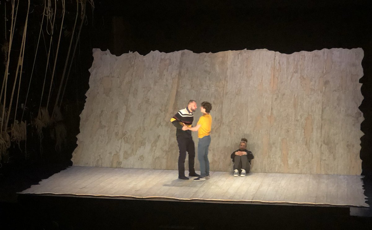JorgeColl's tweet photo. Hoy reímos y sufrimos, pero disfrutamos mucho la función de @estupidahdeamor en el @Helenico. Visita obligada de los martes. 👬🇨🇦👏🏻 https://t.co/iYeZJAbR9S