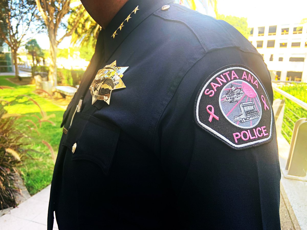 SantaAnaPD's tweet image. On October we wear pink! Chief David Valentin is kicking off the month of October proudly adorning the Official #SantaAnaPD #PinkPatch👍🏼Stay tuned as we feature our uniformed personnel (sworn &amp;amp; professional staff) throughout October wearing #SAPDPinkPatch #pinkpatchproject