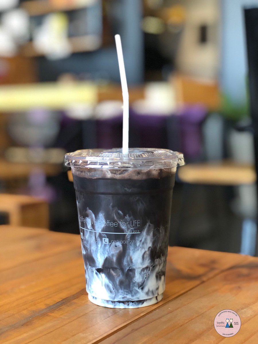 tookteewith2sis's tweet photo. ☕Coffee LIVE at Hua Hin 27☕ ร้านคาเฟ่เล็กๆ ที่���ยู่ซอยหัวหิน 27 เข้ามาในร้านได้กลิ่นหอมของกาแฟ บรรยากาศในร้านก็ดีค่ะ แวะไปนั่งให้หายเหนื่อยแล้วค่อยเที่ยวต่อก็ได้ค่ะ #รีวิวคาเฟ่ #อร่อยไปแดก #Thailand #หัวหิน https://t.co/wNG9trIdEk
