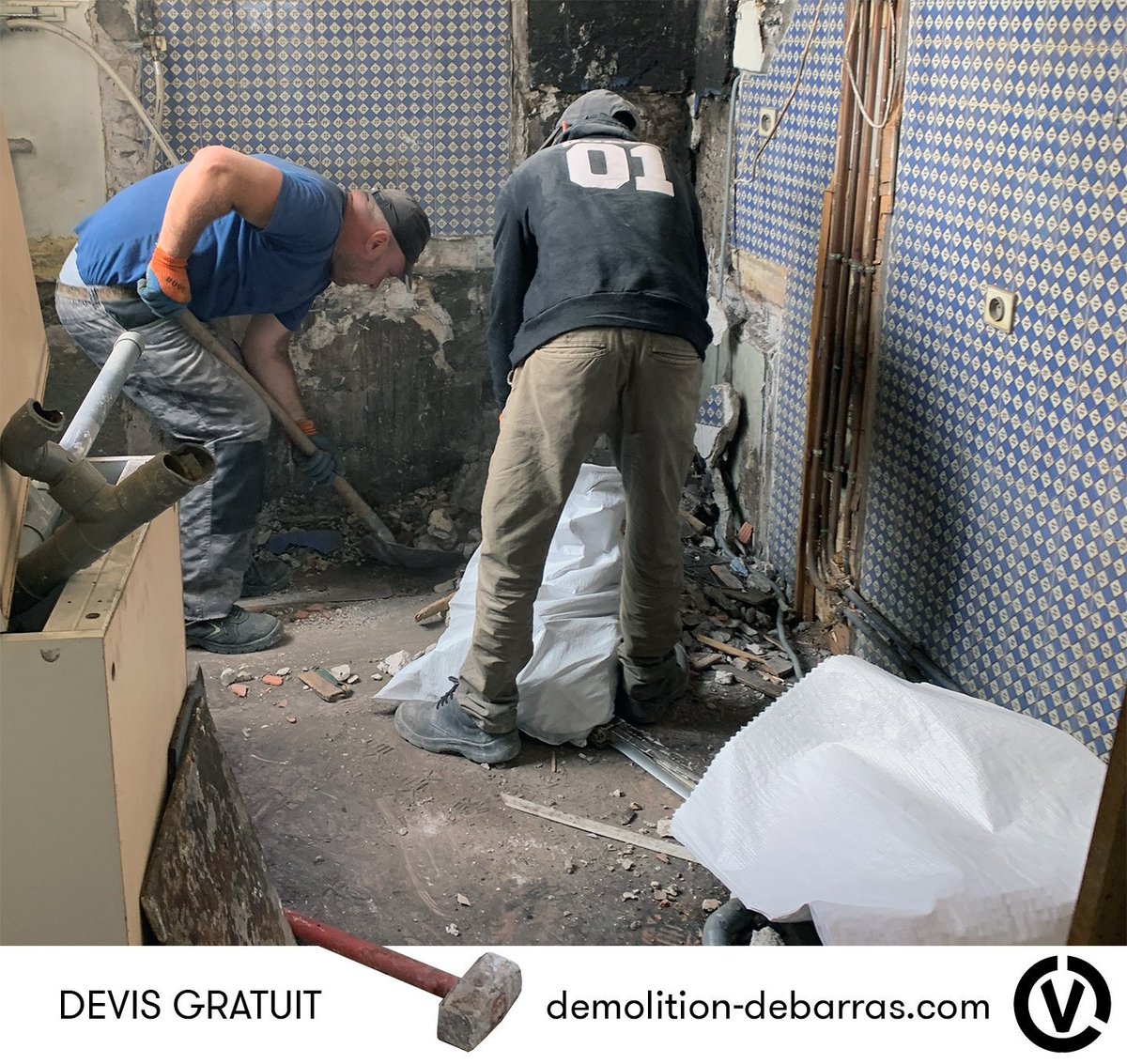 DDebarras's tweet photo. Découvrir les #démolitions et les #débarras en IDF et Paris sur https://t.co/jqS9qqH44i. Gravats, dechets, encombrants - tout part vite et pour pas cher. https://t.co/662EZKjS3e