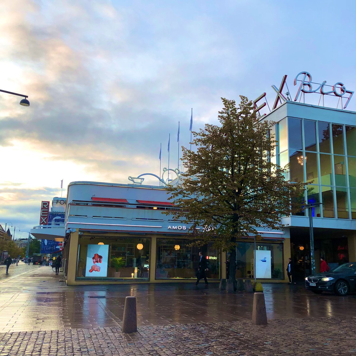 #ServiceSummit on täällä (= Lasipalatsin Bio Rexissä) tänään! 🔥

Lavalle astuu päivän mittaan kaarti asiakaskokemuksen ja asiakaspalvelun huippunimiä, kuten <a href="/AriLampela/">Ari Lampela</a> , <a href="/TainaKunelius/">Taina Kunelius</a> sekä <a href="/KimmoKalaja/">Kimmo Kalaja</a> 🤩

Tervetuloa, aamiaispöytä on jo katettu! ☕️🥐🍎👀 #asiakaskokemus