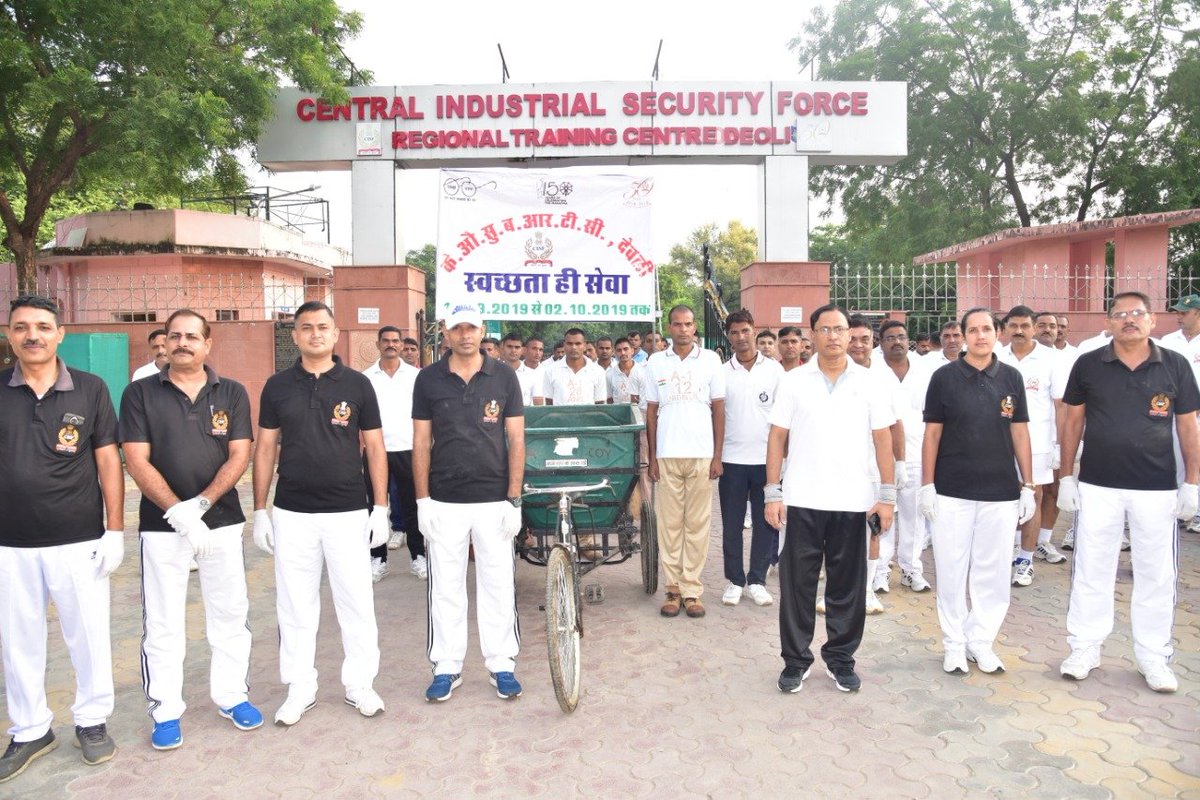CISFHQrs's tweet photo. #GandhiAt150 
#SHS2019 
#CISF trainees &amp; staff of RTC Deoli organised Plogging under #SwachhBharat Abhiyaan &amp; #FitIndiaMovement  organised  @ Deoli.
#SwachhataHiSeva 
#PlasticFreeIndia https://t.co/Uluoy1gLpf