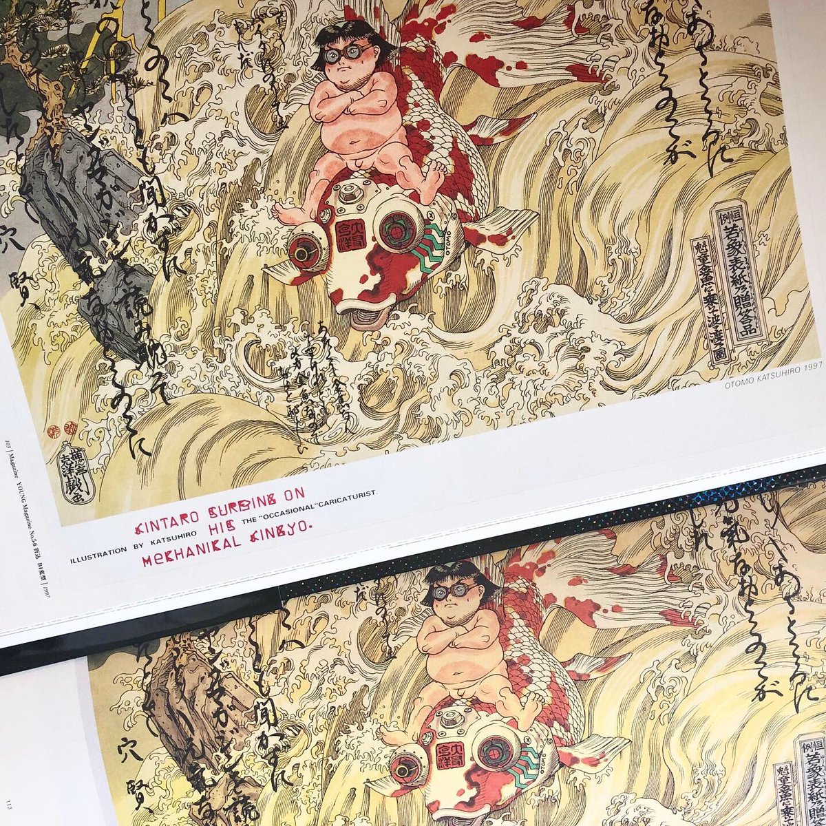 『POSTERS』重版出来! 早ければ今週にも店頭に並ぶであろう第2刷、細かな文字修正や見開き掲載のセンター部分をより見やすくするなど変更してますが、最大の違いはこの2点。実際のポスターには初版の方が色味等近いものの、大友さんと相談して原画に近づける処理を施しています。
#uesugiworks