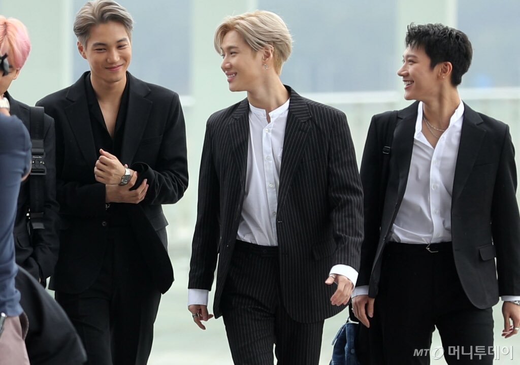 Purple_Rules's tweet photo. Favorite airport picture #SuperM #DancerLine https://t.co/Duz9MlHmze