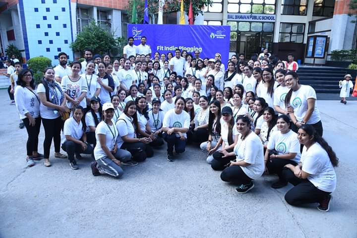 ksatpreet's tweet photo. Let's stop complaining &amp; start finding solutions. Our little efforts can lead to wonderful changes. Proud to be a part of Cleanliness drive at #BBPSMV @BBPSMV  #SwachhBharatAbhiyaan https://t.co/V6JXhZ5J8Z