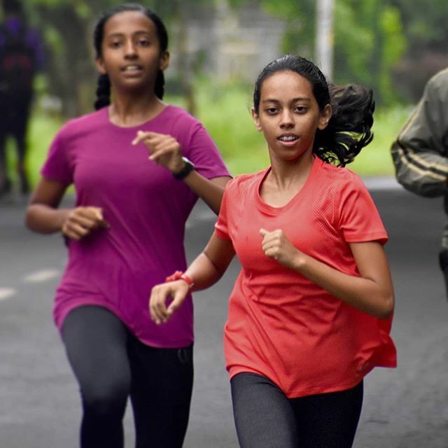 MumbaiRunners's tweet photo. Surround yourself with someone who has dreams, desire and ambition; they’ll help you push and realize your own. 🏃♀️ : @hurryharika .
. .
.
.
#MumbaiRunners
#runfree #runnersofinstagram #runhappy #sportshackathlete
#runnerspace #youngandfast #undoord… https://t.co/F8KfFuNAUf https://t.co/1qrPPvT8Ut