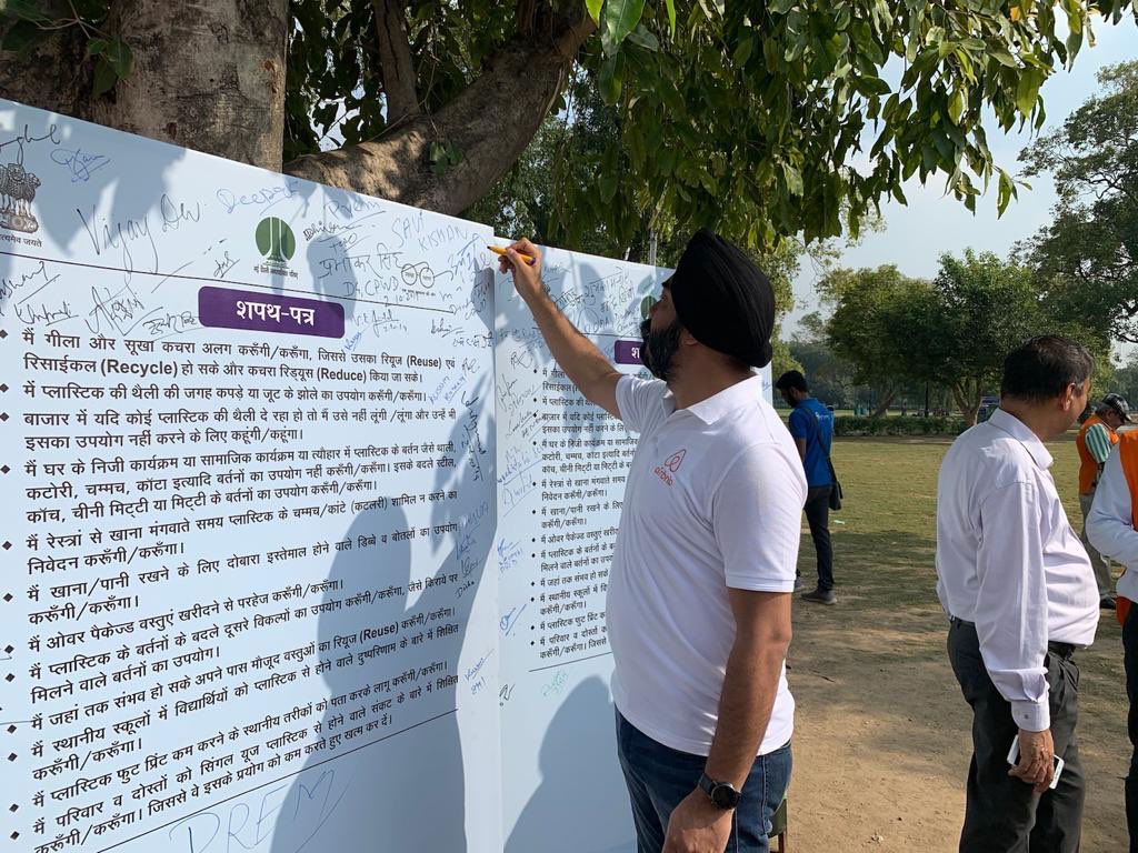 With inspiration from the Swachh Bharat initiative, our vision is to make India the international gold standard for healthy &amp; sustainable tourism.Was an honour to have flagged off the #IndiaPlogRun with our #Airbnb host community in the presence of H’ble Minister <a href="/HardeepSPuri/">Hardeep Singh Puri</a>