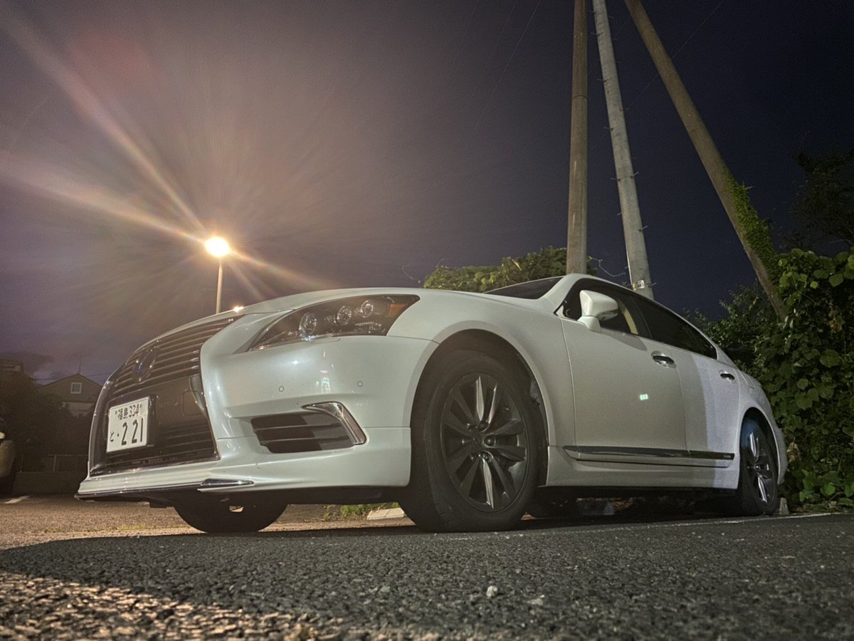 makimaki_LEXUS's tweet photo. どっちが好み?
←iPhone11 GALAXY s 10 plus→
#LEXUSLS600h
#LEXUS
#LEXUSLS https://t.co/yWyyPTPdOy