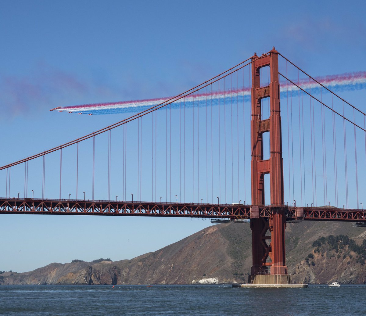 rafredarrows's tweet photo. Four images of the Red Arrows over the Golden Gate Bridge by RAF photographers. We had cameras positioned around San Francisco Bay &amp; airborne. Top row, left-to-right: Images by SAC Hannah Smoker &amp; Sgt Ashley Keates. Bottom row: Cpl Adam Fletcher &amp; SAC Rose Buchanan #RedArrowsTour https://t.co/7VuNlTpveZ
