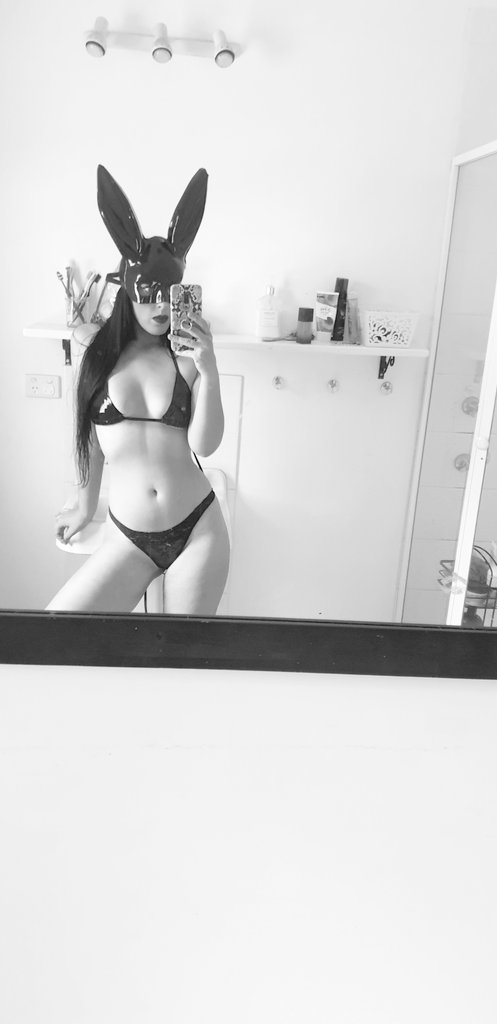 GoddessHazel6's tweet photo. Relapse for me, go all in while the thought of being absolutely degraded by a little dominatrix bunny runs through your mind💰💸💰💸💰 
#findom #findomgodess #humanATM #paypig #paypigwanted https://t.co/UYxIRbdZYk