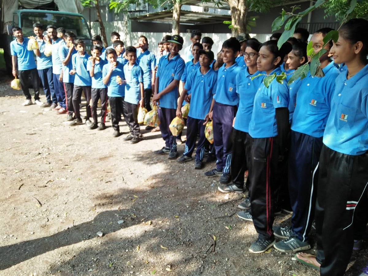 DefencePRO_Guj's tweet photo. #NCC #Gujarat #SwachhtaPakhwada #150yearsofGandhi Cadets of #3NavalUnit fm Dakshinamurthy & Vishudhanand vidya mandir #Bhavnagar celebrated event wid message of cleanliness
@HQ_DG_NCC
@SpokespersonMoD @DDNewsGujarati
@airnews_abad
@InfoGujarat @PIBAhmedabad @ANI @Collectorbhav https://t.co/xPaX3u4Ok7