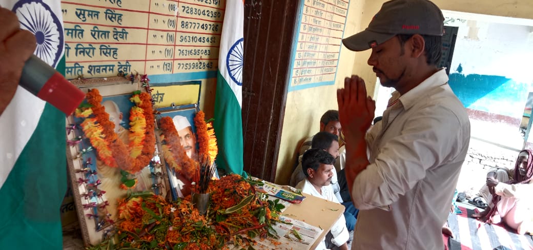 bira_ji's tweet photo. आज दो महान गांधी और शास्त्री जी के जयंती पर लौआलगान मैं आयोजित प्रभातफेरी एवं आयोजित सभा को संचालित करते हुए । #Laualagan #Chousa #MahatmaGandhi https://t.co/ZmRCUU31nh