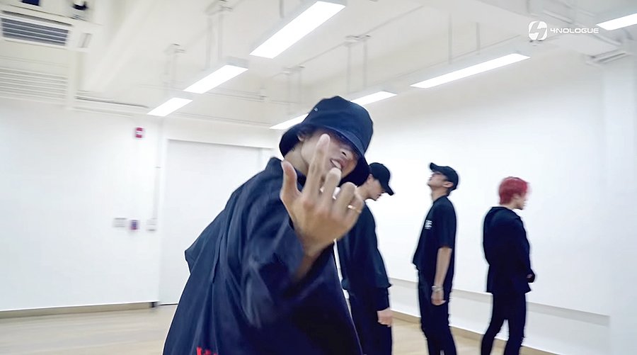 lingtik's tweet photo. Bring It On 
คือคำที่นึกถึง ตอนที่ดูคลิป HGN : Dance Practice จบ
และนี่คือสิ่งที่อยากบอกพวกเธอทั้งสี่คน
#ปอร์เช่ผู้ชายยุคก่อน
#porschesivakorn #thirdlapat #JamyJamess #JackieJackrin  #TRINITY_TNT #TWILIGHT_TNT #XXSIVK #HatersGotNothingDancePractice #4NOLOGUE https://t.co/v5Z51pqUI4