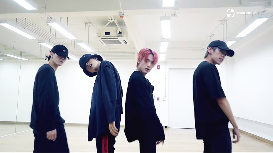 lingtik's tweet photo. Bring It On 
คือคำที่นึกถึง ตอนที่ดูคลิป HGN : Dance Practice จบ
และนี่คือสิ่งที่อยากบอกพวกเธอทั้งสี่คน
#ปอร์เช่ผู้ชายยุคก่อน
#porschesivakorn #thirdlapat #JamyJamess #JackieJackrin  #TRINITY_TNT #TWILIGHT_TNT #XXSIVK #HatersGotNothingDancePractice #4NOLOGUE https://t.co/v5Z51pqUI4