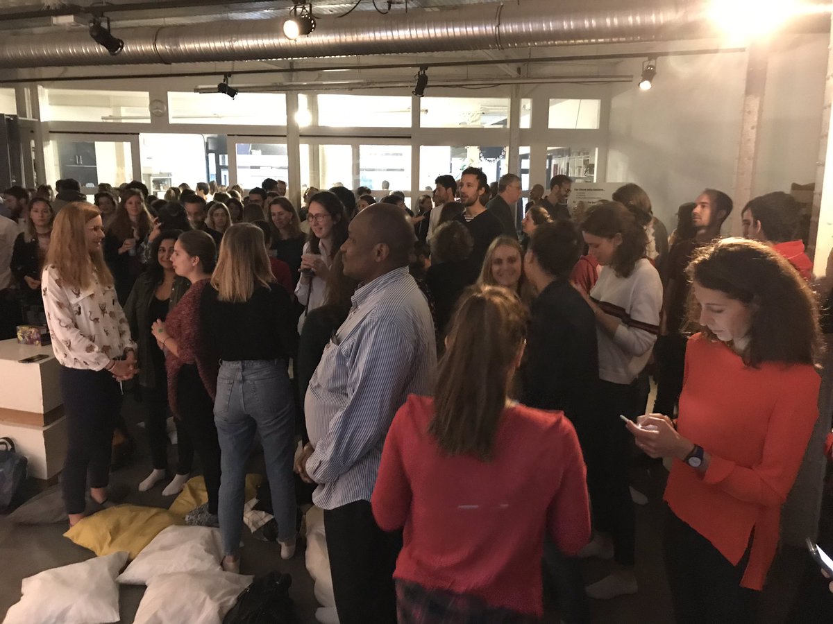 AdriennePL's tweet photo. Plus de 300 personnes réunies à 8h du mat’ pour la #sensemorning #makesense 💪🙀 https://t.co/SwbSudzrvy
