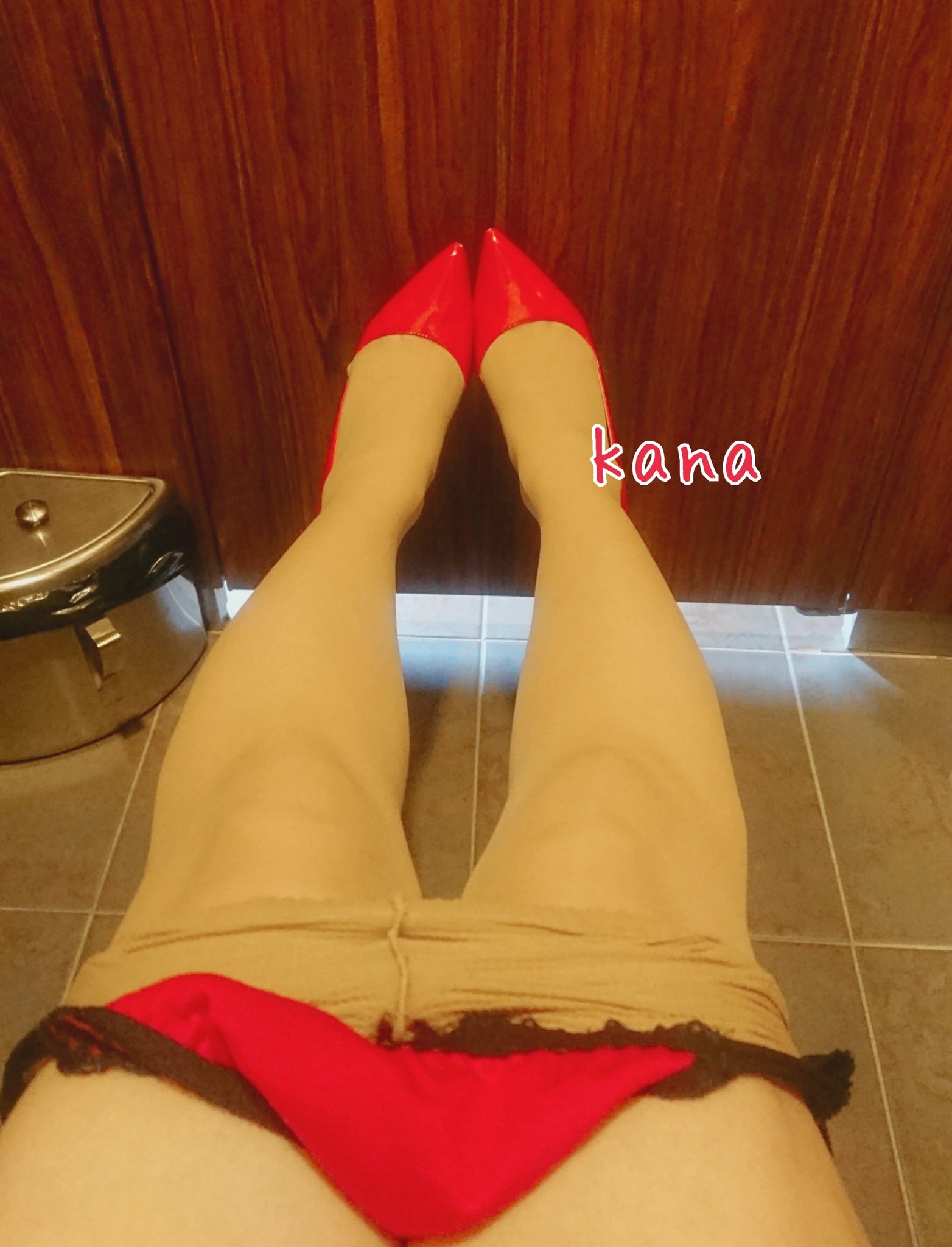 パンスト　トイレ 