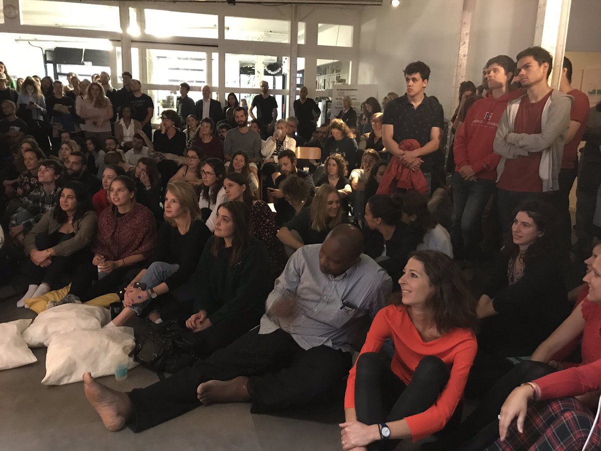 AdriennePL's tweet photo. Un public attentif face au retour d’expérience de @LacagnotteC et  @TheTrustSociety #sensemorning #makesense #consommationdurable https://t.co/xlPDNaFRuE
