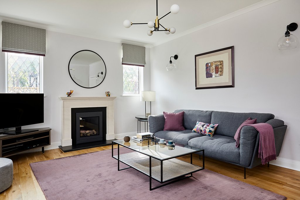 jmdesign_uk's tweet photo. Contemporary lounge in recent refurbishment. The client brief was relaxed with elements of formality and I think we smashed it!! Helped by gorgeous sofas from @amodelondon, bespoke Tv unit from @iandunn_woodworkanddesign_ and other furniture from @robertlangfordlondon. https://t.co/nQW2x6La6X