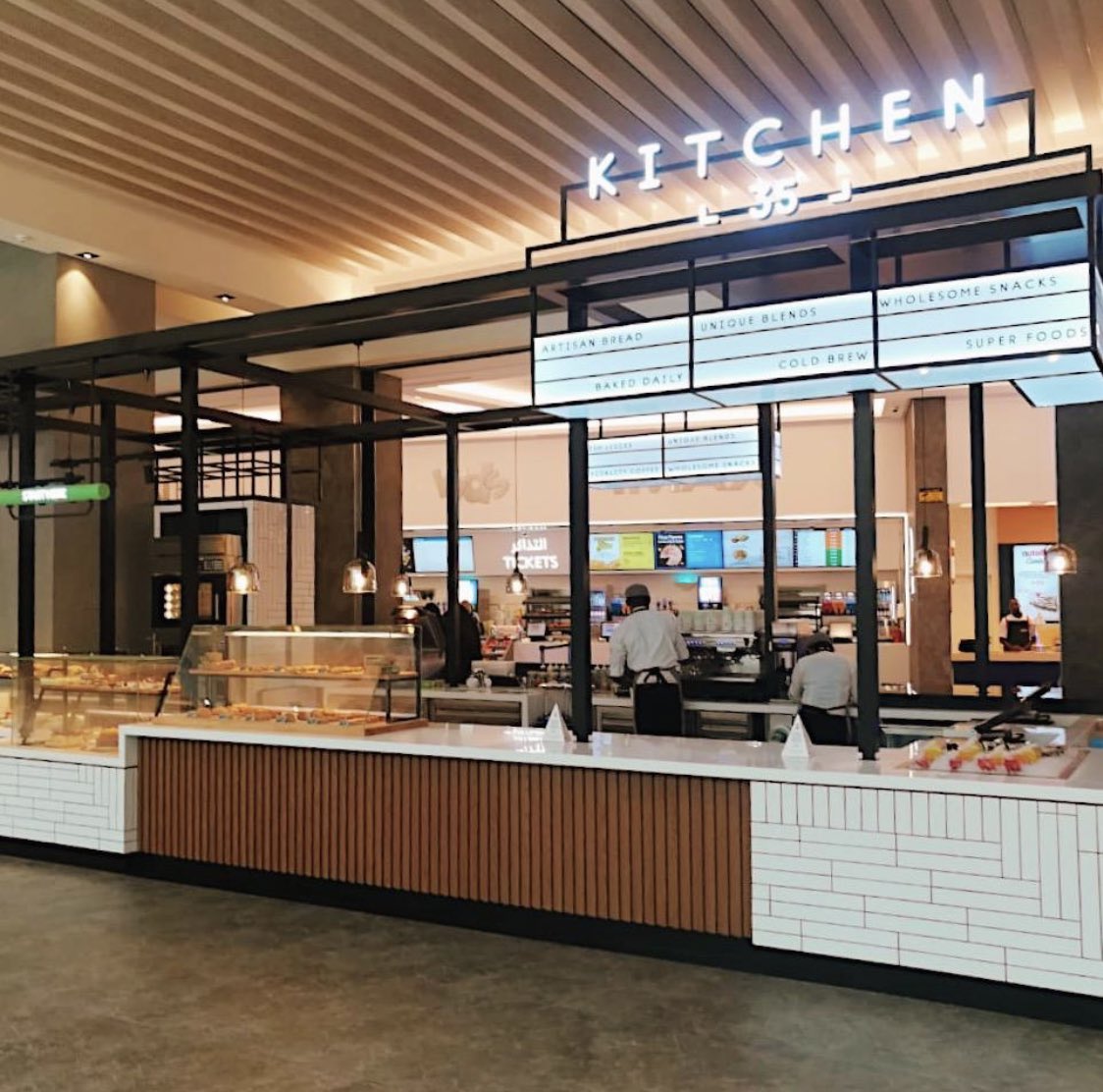 voxcinemas's tweet photo. ☕️ VOX Cinemas’ homegrown café concept, #Kitchen35, is NOW OPEN #AtTheGalleria, Al Maryah Island. Head on down to taste freshly baked pastries, gourmet grab-and-go sandwiches and salads complemented by refreshing juices and specialist coffee. #VOXFoodie #GreatMoments 🥖🎥 https://t.co/vbvvIFIZkQ