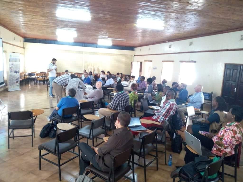 avsi_kenya's tweet photo. 40 Operation Managers from AVSI discussing the different operational procedures in each country here in Nairobi. #AVSIKenya #AVSIUganda #AVSIDRCongo #AVSIHaiti #AVSIBurundi #AVSIMozambique #AVSIRwanda #AVSISouthSudan #AVSISierraLeone #AVSIBrasil #AVSIMiddleEast #AVSIIRAQ https://t.co/FnXsWpGmOw