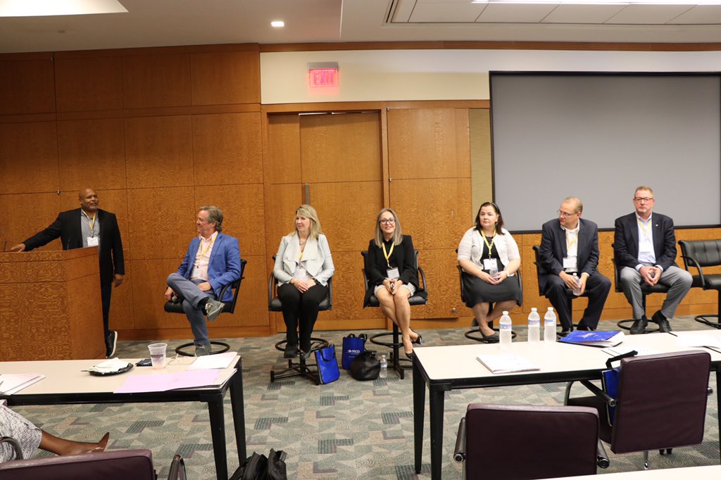 Philaworks's tweet photo. Panelist introductions! Welcome @garrickweaverpa, @tenfelde1, Kelly Hines of Weber Display, Gena Alulis @CLIQJEWELRY, Ted McLaughlin Disorb Systems, and @KOBStudio. #SEPMA https://t.co/NL3Jiz2vsO