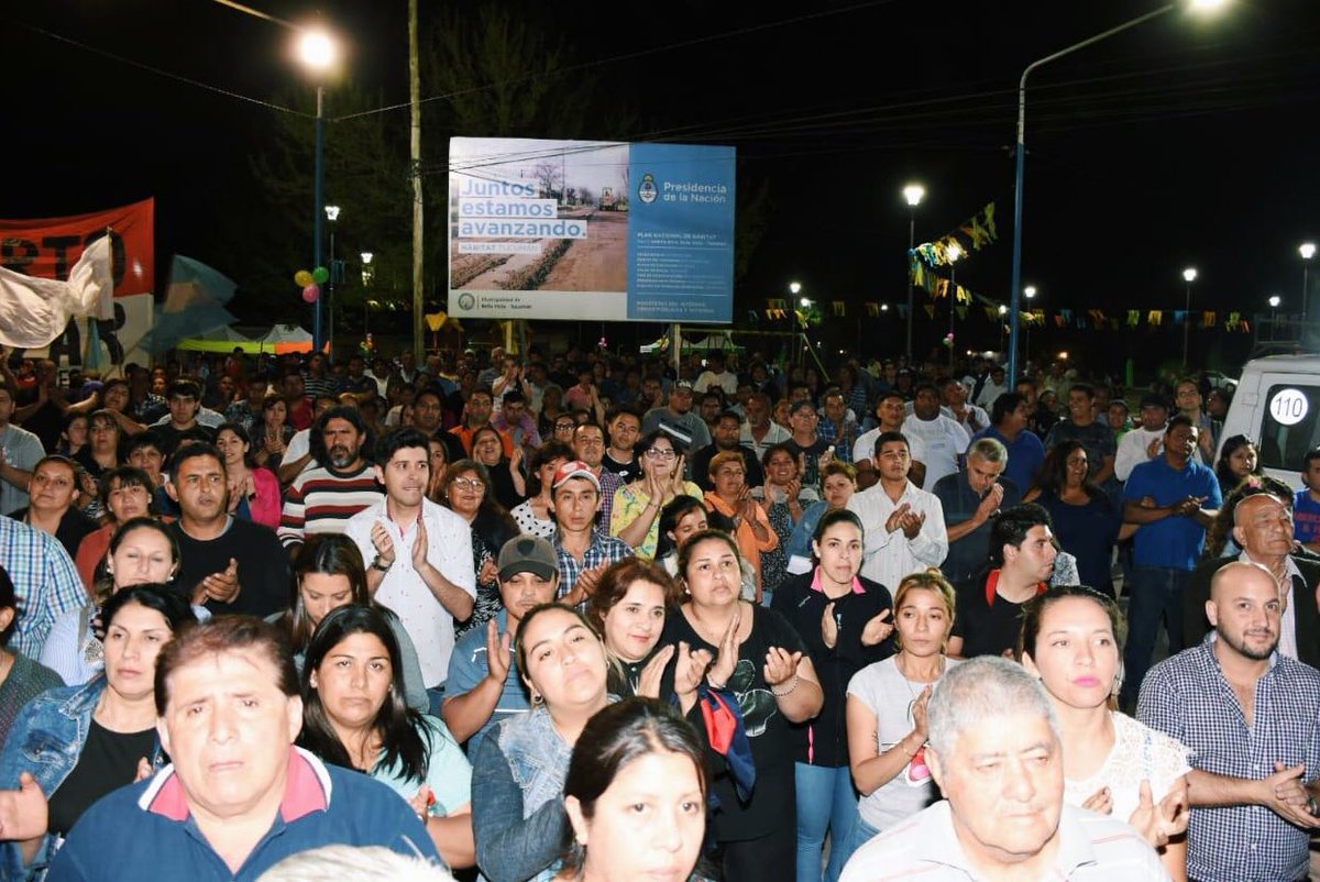 Ayer terminamos el día con <a href="/Klemensiewicz/">Marina Klemensiewicz</a>, <a href="/bellavistainten/">Sebastian Salazar</a> y vecinos del barrio Santa Rita de Bella Vista que ahora viven en calles iluminadas, pavimentadas, con veredas y espacios públicos de calidad. #SíSePuede
