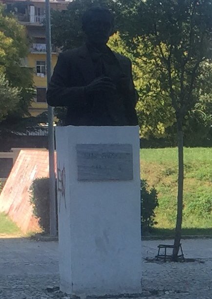 ShqiponjaTelhaj's tweet photo. My distant cousins, #Frasheri brothers - (Sami - philosopher/writer; Naim - historian/poet; Abdyl - academic/statesman/diplomat) - the leading figures of the National Renaissance movement of Albania, gracing 'Deshmoret e Kombit' boulevard in Tirana https://t.co/Bnj5TSHVuk