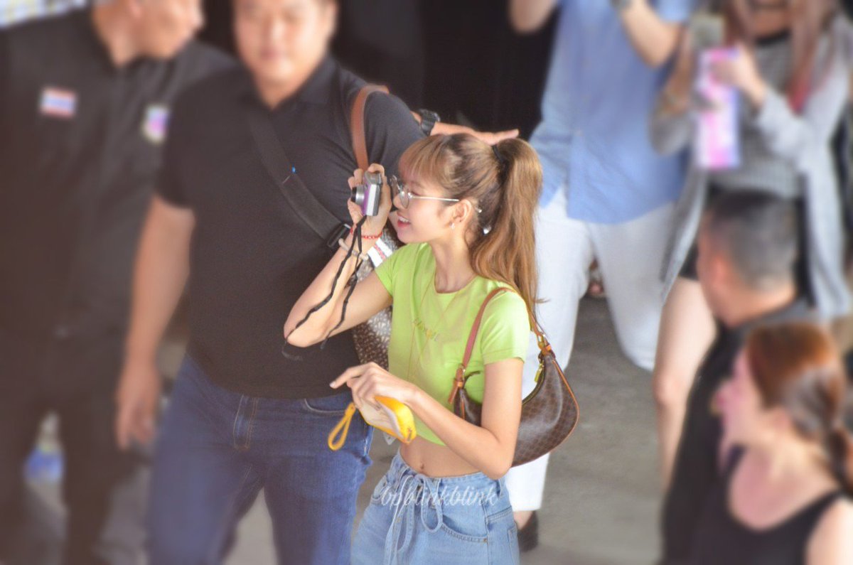 bpblinkblink's tweet image. 191002💚
#WelcomeLisaxAIS #ลิซ่า #LISA #리사 #LALISA #BLACKPINK @ygofficialblink