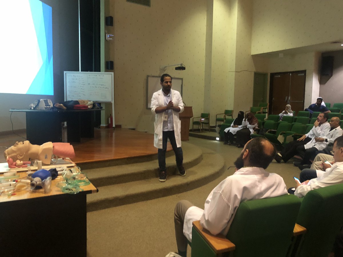 ohudPR's tweet image. ضمن انشطة الرعاية الصيدلية بتجمع مستشفى احد قام الصيدلي وائل السريحي مدير الرعاية الصيدلية بالقاء محاضرة عن ثقافة التبليغ بالاخطاء الدوائية ضمن سلسلة محاضرات التثقيف التي يقدمها القسم بالتعاون مع قسم التدريب والتعليم المستمر بالمستشفى