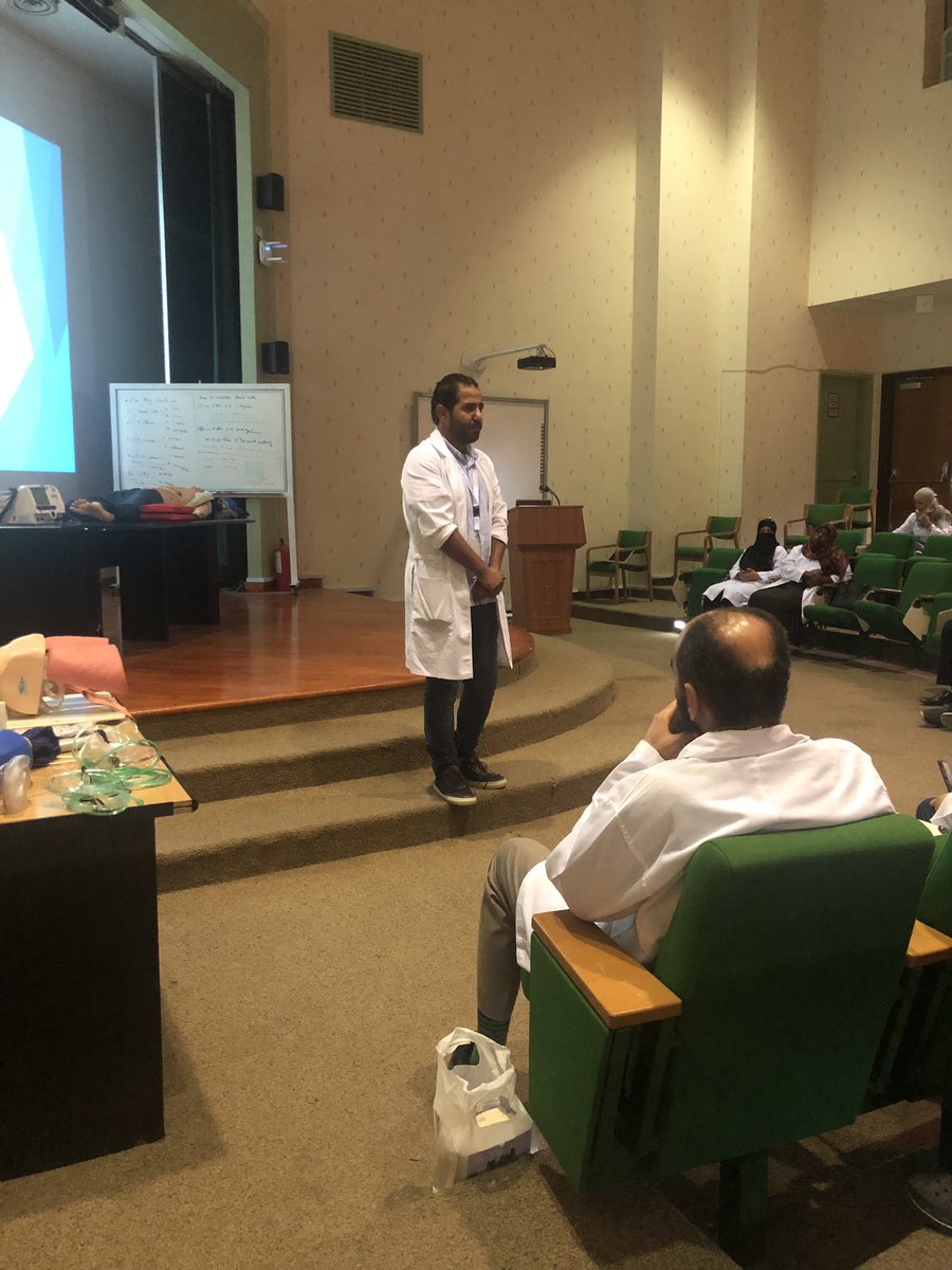 ohudPR's tweet image. ضمن انشطة الرعاية الصيدلية بتجمع مستشفى احد قام الصيدلي وائل السريحي مدير الرعاية الصيدلية بالقاء محاضرة عن ثقافة التبليغ بالاخطاء الدوائية ضمن سلسلة محاضرات التثقيف التي يقدمها القسم بالتعاون مع قسم التدريب والتعليم المستمر بالمستشفى