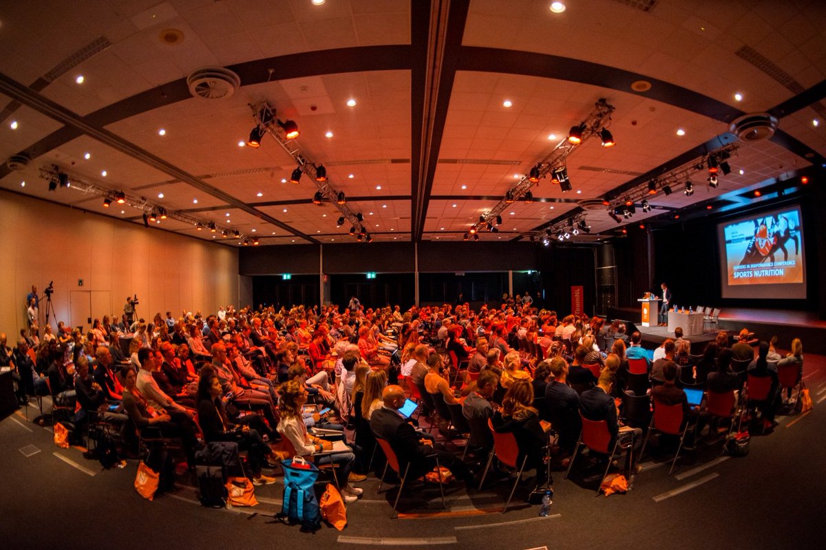 Jeukendrup's tweet photo. Great venue for a conference at @Papendal 300 participants learning about #sportsnutrition from @JohnAHawley
@jeukendrup
@RomainMeeusen 
@mackinprof
@AndyBeetroot
@DrBSteamjets 
@JornTrommelen https://t.co/9lqIeeRzHp