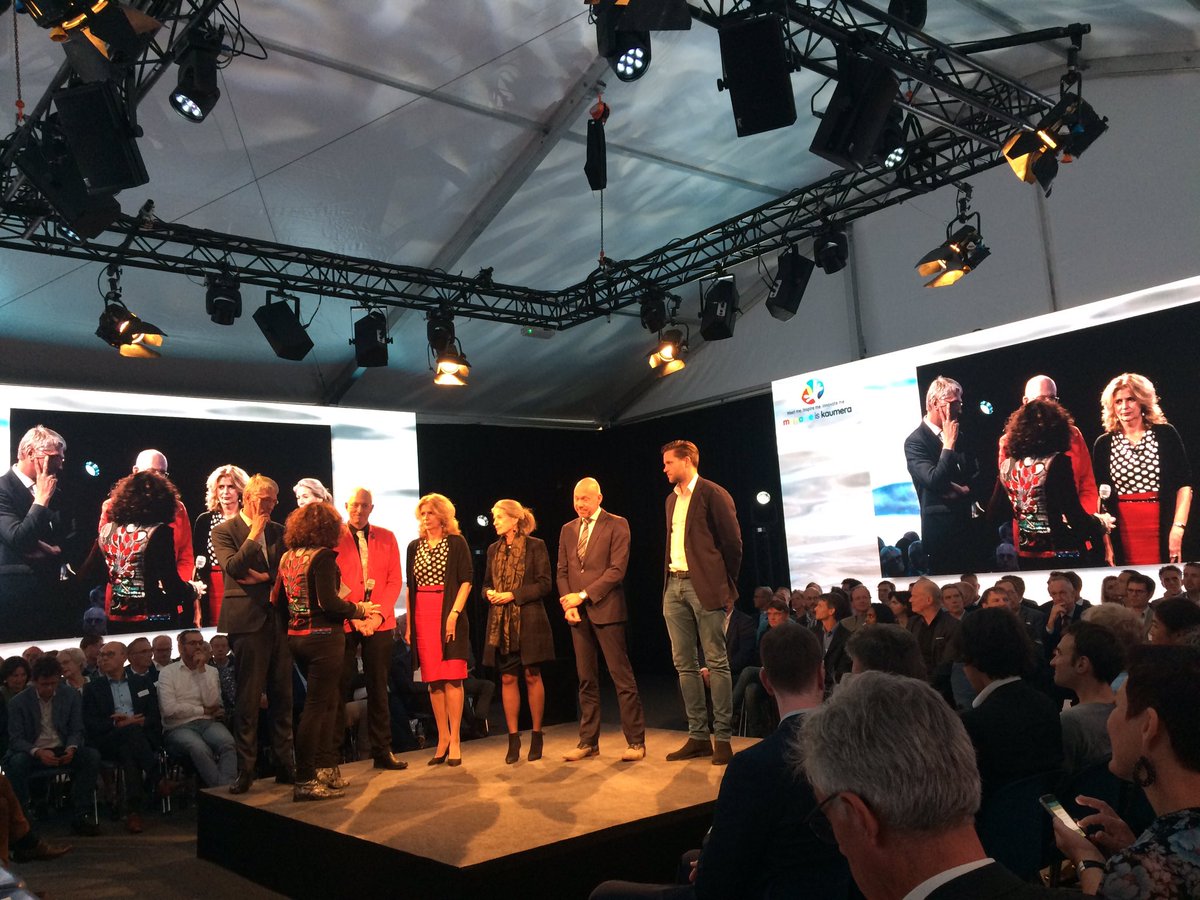 SariSaar's tweet photo. #lancering nieuwe grondstof #kaumerain #zutphen #wereldprimeur met oa @DijkgraafKlip van @ValleienVeluwe en @WaterRijnIJssel @STOWAwater @tudelft @RHDHV_NL #chaincraft 🦎🤗🎉 #veelhashtagsenvrienden https://t.co/CBmnCFZPEy