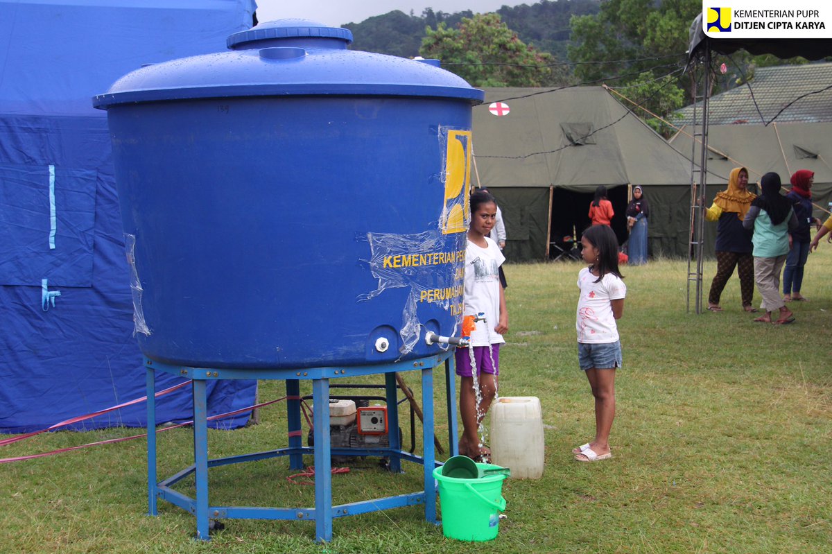 Sahabat, ada info update penanganan bantuan sanitasi dan air minum pasca gempa Ambon beberapa hari lalu, kemarin #DitjenCiptaKarya melalui BPPW Maluku melakukan pendistribusian peralatan darurat kepada pengungsi di beberapa titik berikut, disimak yaa! 🙂#infoDitjenCK