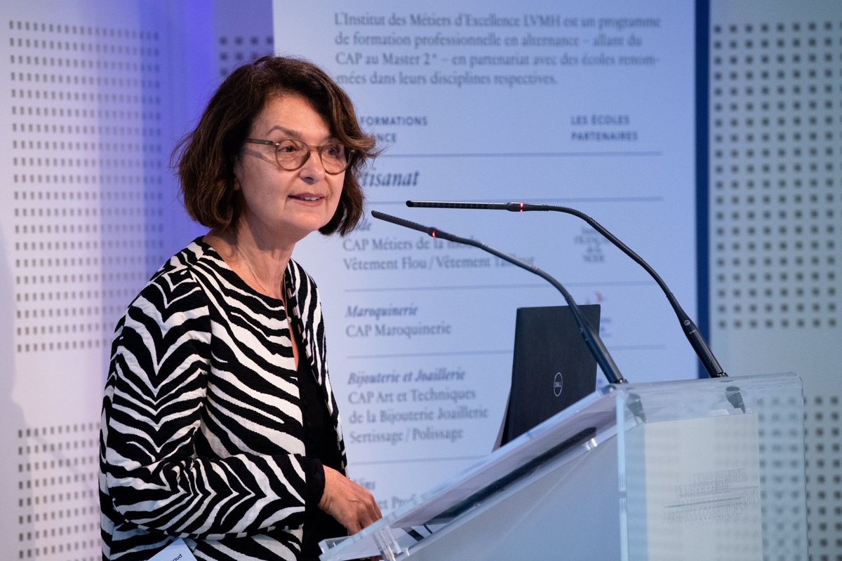 LVMH's tweet photo. Dans le cadre du programme #IMELVMH, le Groupe lance la promotion Art &amp; Sciences de la Formulation Maquillage de l’Institut des Métiers d’Excellence LVMH, fruit d’une coopération au service de la transmission des savoir-faire liant l’artistique et le scientifique. 
#LVMHTalents https://t.co/h3ustPnBvR