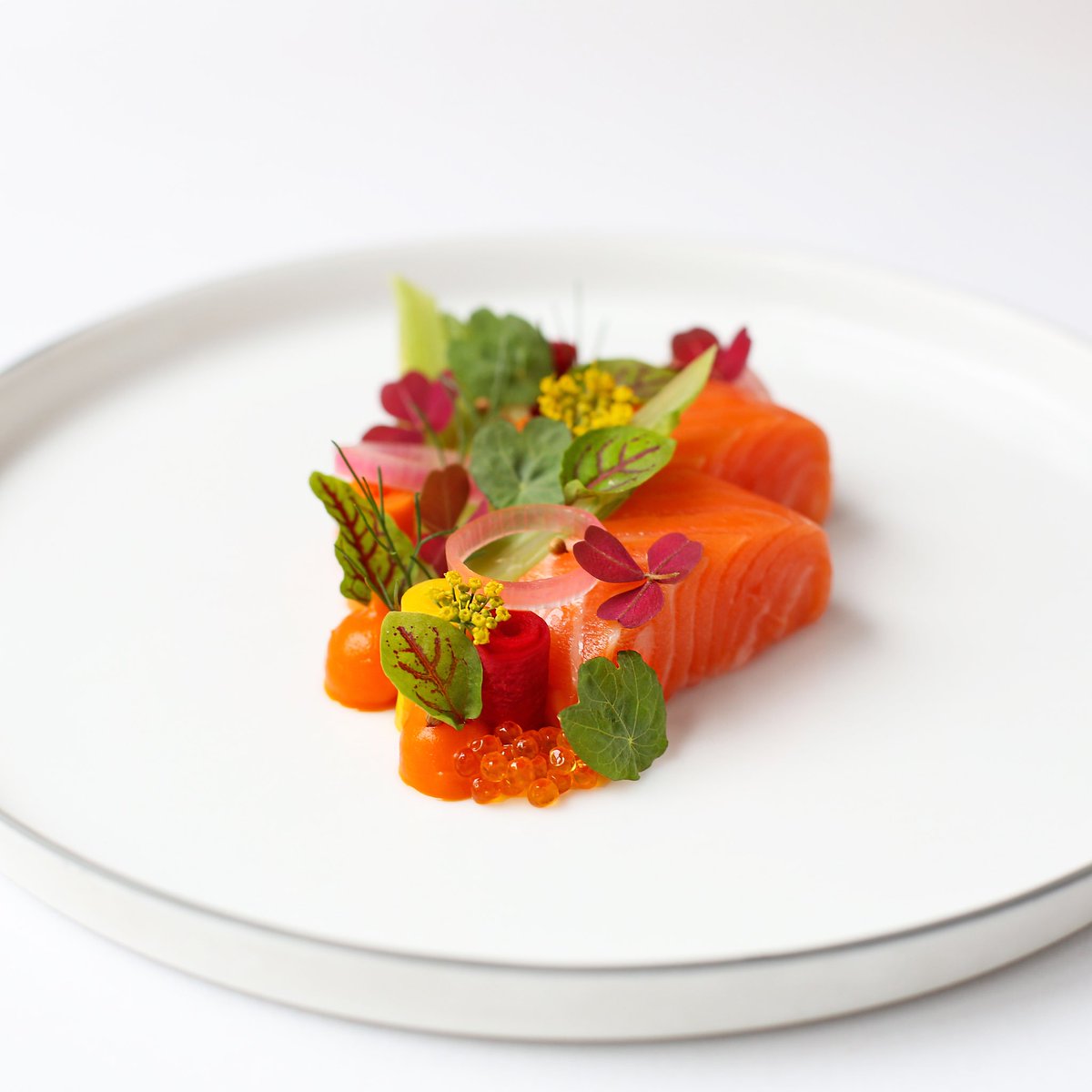 GordonRamsay's tweet image. Absolutely stunning seasonal dishes at @restaurant_gr !! Gx