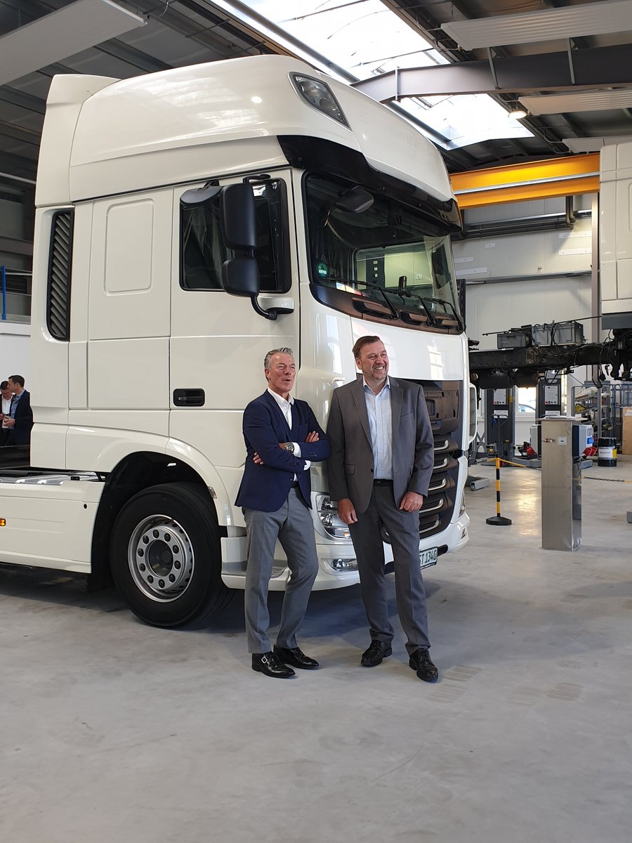 VDMAonline's tweet image. Ein großer Schritt in Richtung emissionsfreier LKWs in Deutschland: Unternehmen Clean Logistics entwickelt und baut gemeinsam mit VDMA-Mitgliedsfirmen und mit Bundesförderung 40-Tonner mit Brennstoffzellenantrieb. Heute Startschuss mit Staatssekretär Ferlemann im Werk in Winsen.