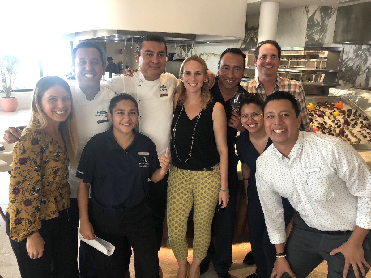 AnnetteWhittley's tweet photo. Four Seasons Los Cabos is OPEN! What a team ❤️ #wearefourseasons #openingteam #imua #preshift #milosteam https://t.co/ZHnvj53CMX