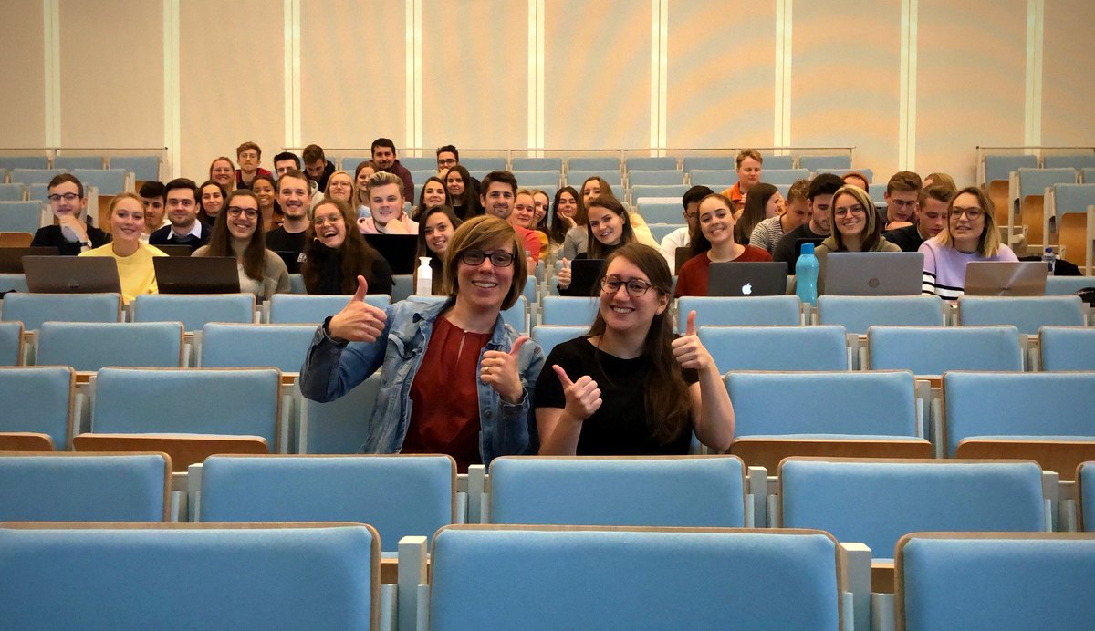 SarahSomers's tweet photo. Vandaag samen met @MicheleNote de eerste les gegeven van het vak #SocialMediaMarketing aan de @ucleuvenlimburg 🎓 En dat het plezant was! 😀 https://t.co/z7gFeFz05r