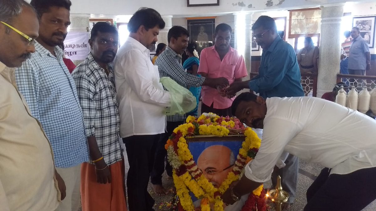 josva_m's tweet photo. 150 வது காந்தி ஜெயந்தி யை முன்னிட்டு கன்னியாகுமரி காந்தி மண்டபத்தில் உள்ள காந்தி நினைவிடத்தில் கன்னியாகுமரி கிழக்கு மாவட்ட பொறுப்பாளர் திரு சசி அவர்கள் தலைமையில் பகுதி பொறுப்பாளர் மணிகண்டன்.மய்யம் லார்வின்.லீபுரம் ஜோஸ்.கன்னியாகுமரி.சசி.கோவளம் ஆன்றோ.ஆன்றனி  திரளாக கலந்து கொண்டனர் https://t.co/osC6zWMsWr