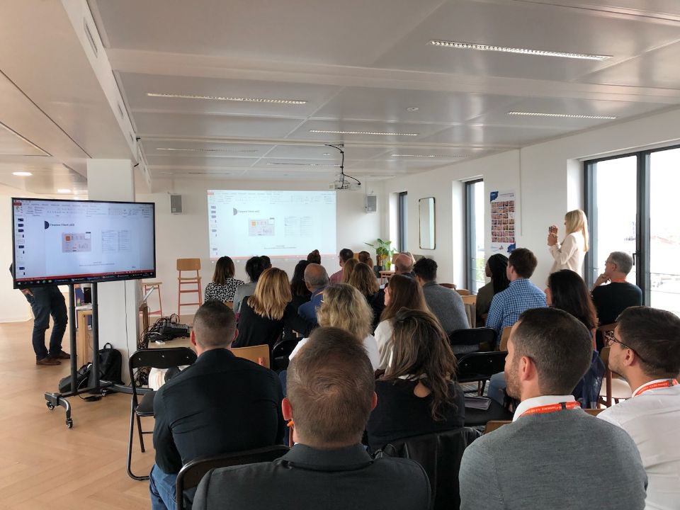 salaun_gaelle's tweet photo. @EDFofficiel #CommerceIDF un collectif engagé pour faire évoluer nos outils internes au profit d une #experienceclient personnalisée 👍👏 ! https://t.co/jGTlDMrCG7