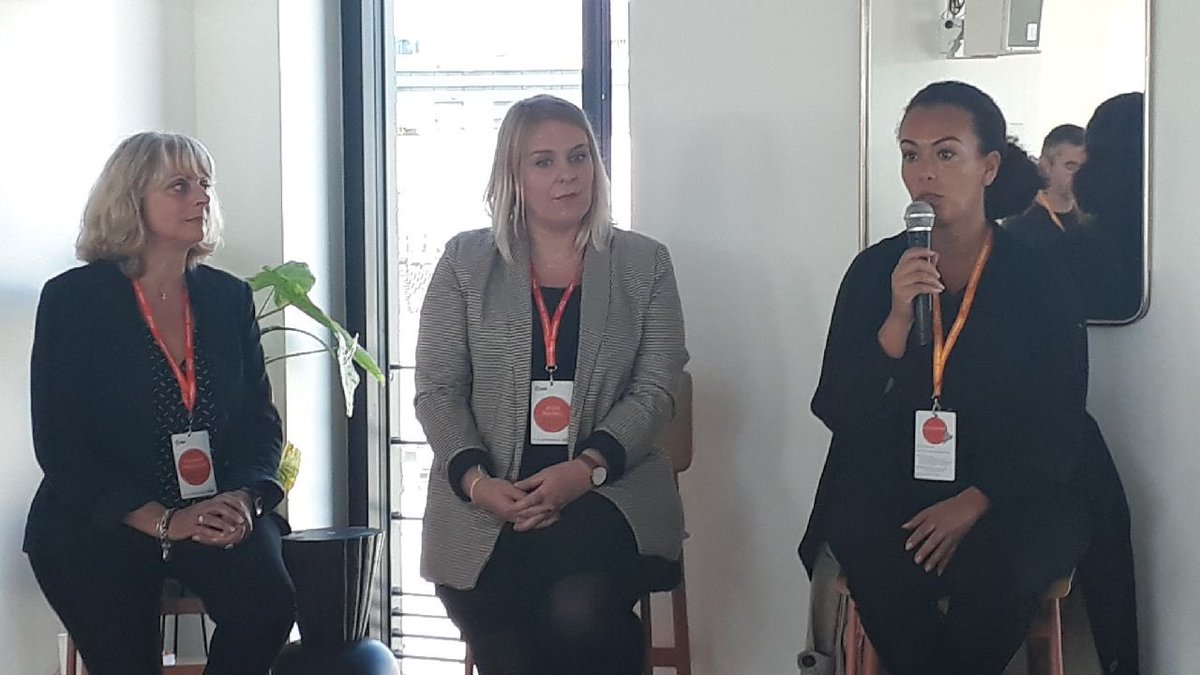 salaun_gaelle's tweet photo. @EDFofficiel #CommerceIDF un collectif engagé pour faire évoluer nos outils internes au profit d une #experienceclient personnalisée 👍👏 ! https://t.co/jGTlDMrCG7